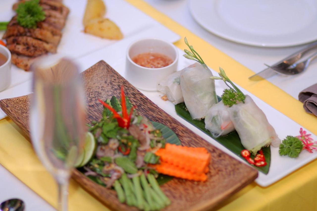 Sarina Hotel & Villa Phnom Penh Bagian luar foto